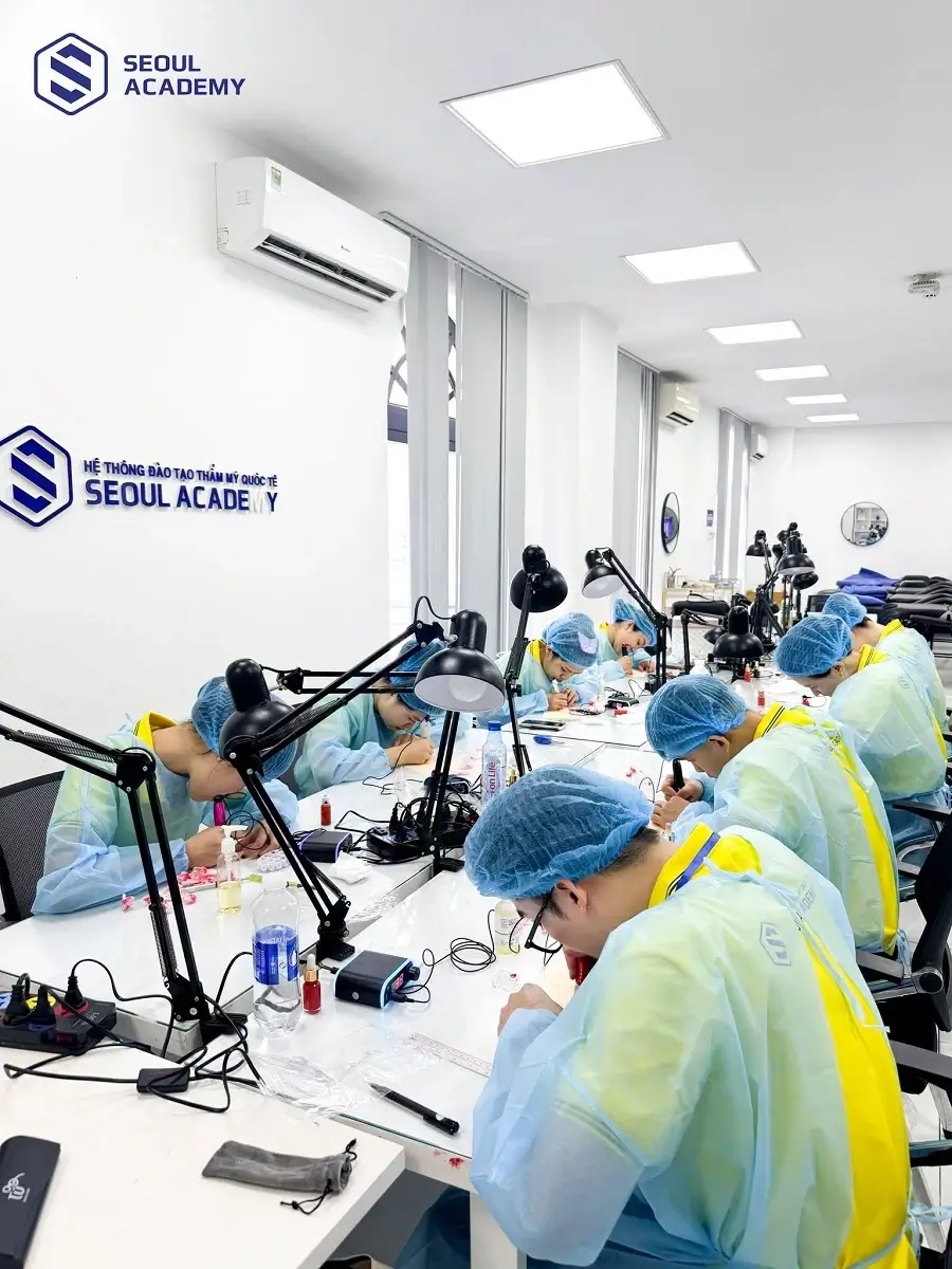 Sự tỉ mỉ và khéo léo là điều cần thiết khi học khóa Công nghệ cao