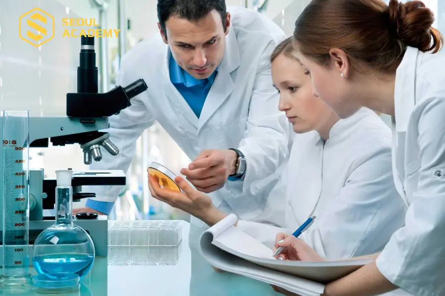 Khóa học dược mỹ phẩm đào tạo kỹ năng dùng mỹ phẩm trong làm đẹp