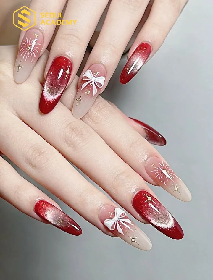 Thiết kế nail màu đỏ mắt mèo rất thích hợp với cô dâu thích vẻ đẹp tinh tế