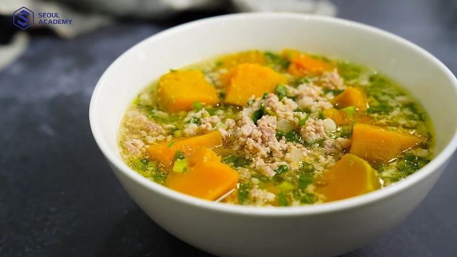 Canh bí đỏ thịt bằm cũng là lựa chọn phù hợp và dinh dưỡng với người mới phun xăm