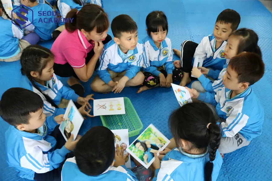 Công việc của sinh viên khoa Sư phạm Tiểu học rất đa dạng và phong phú
