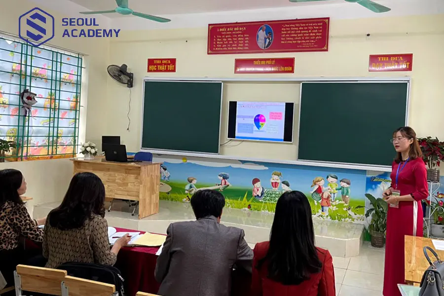 Giáo viên là ngành nghề được cả xã hội tôn trọng