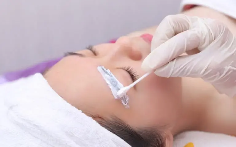 Ủ tê trước khi phun mày
