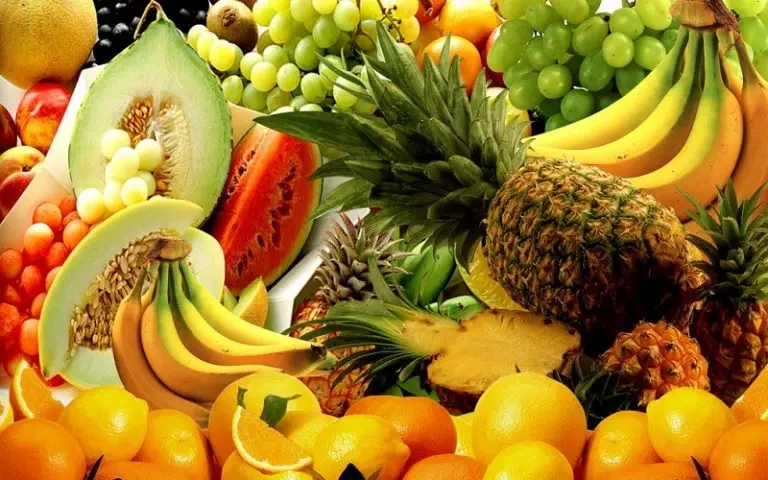 Ăn nhiều hoa quả tươi giúp lên màu đẹp hơn