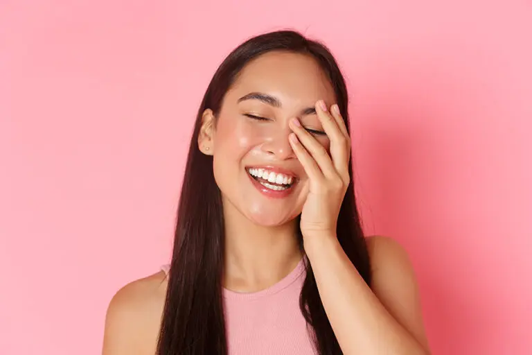 Phun má hồng giúp bạn sở hữu đôi má ửng hồng tự nhiên mà không cần trang điểm