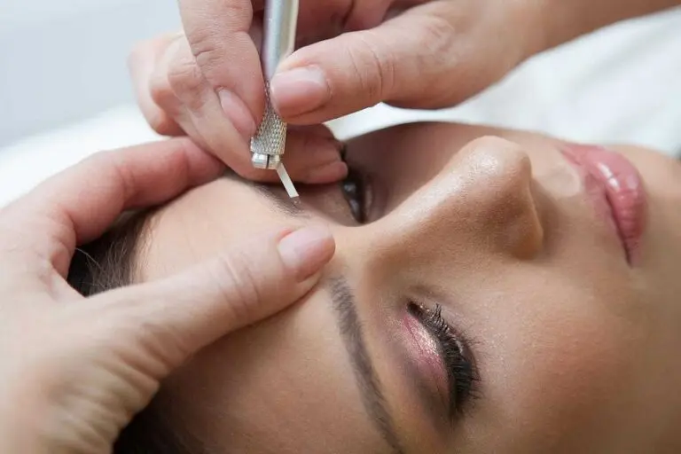 Chế độ sinh hoạt lành mạnh giúp bảo vệ chất lượng chân mày
