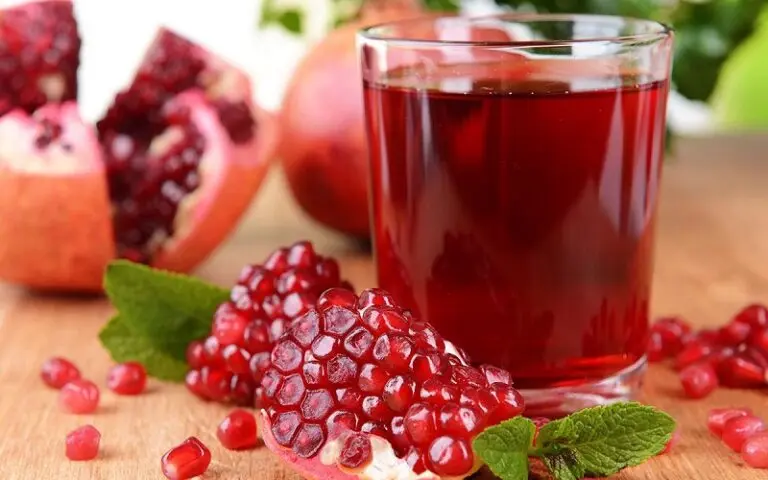Lựu chứa polyphenol và flavonoid giúp môi lành nhanh, hạn chế sưng viêm