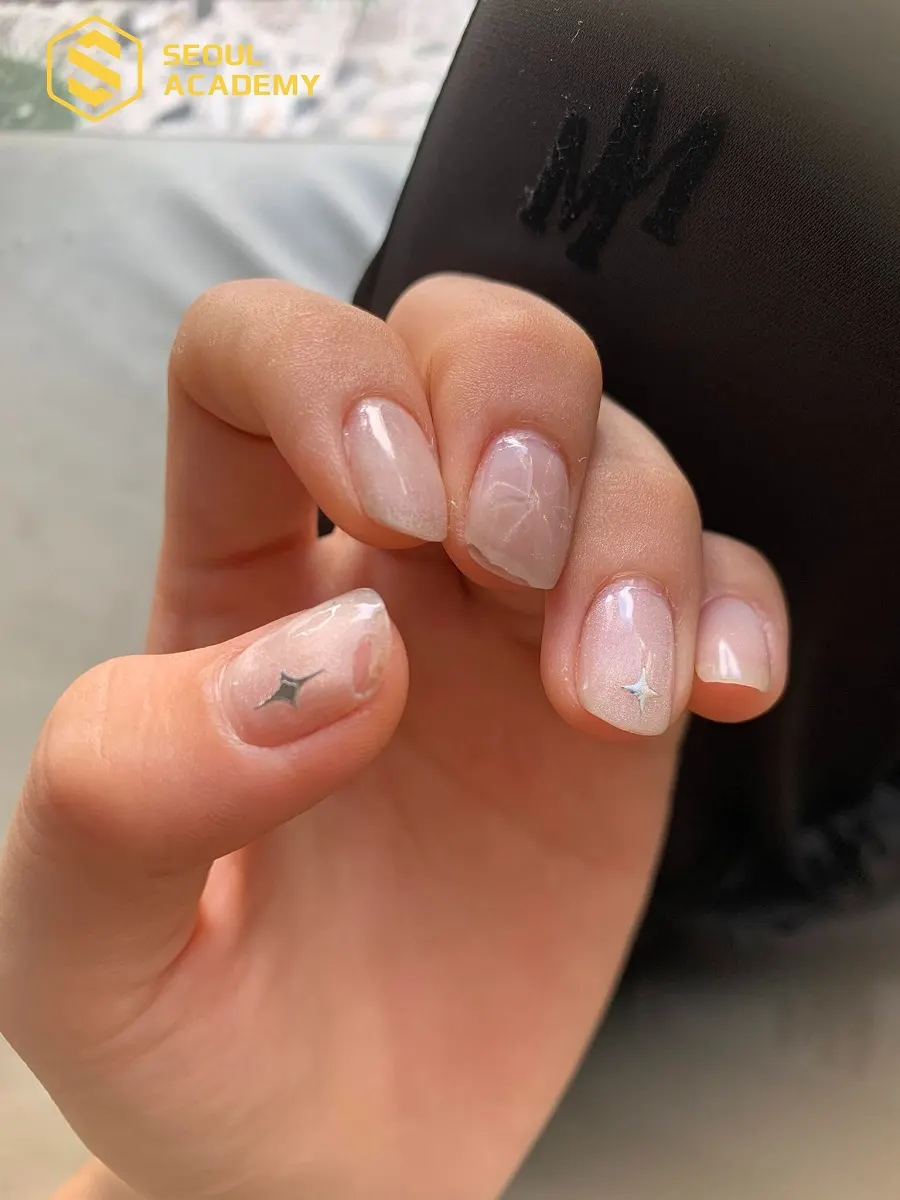 Sơn gel bị tróc có thể xuất phát từ nhiều nguyên nhân khác nhau