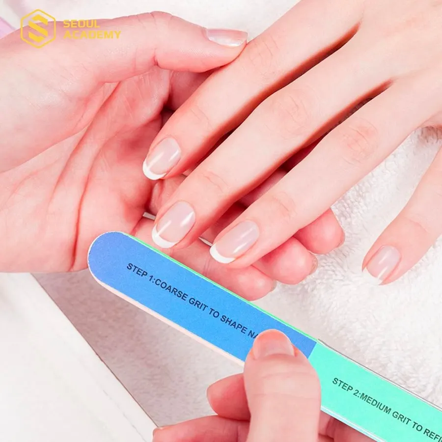 Căn chỉnh và kiểm tra độ dài của móng tay cân đối