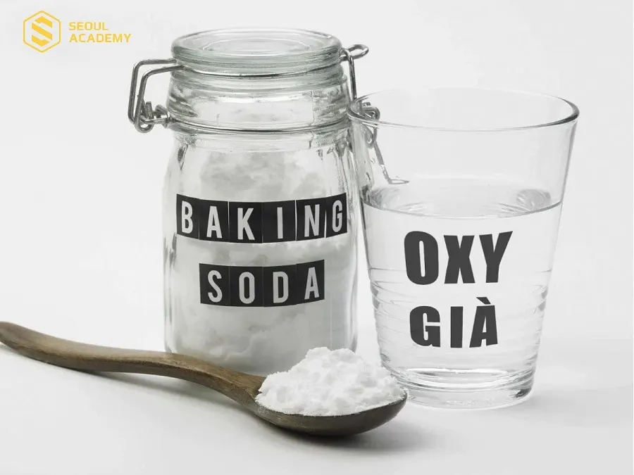 Baking soda kết hợp với oxy già giúp giảm thiểu tình trạng vàng móng tại nhà