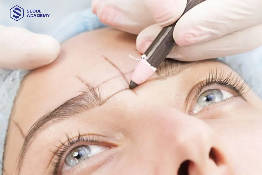 Chuẩn bị đầy đủ dụng cụ cần thiết khi vẽ chân mày