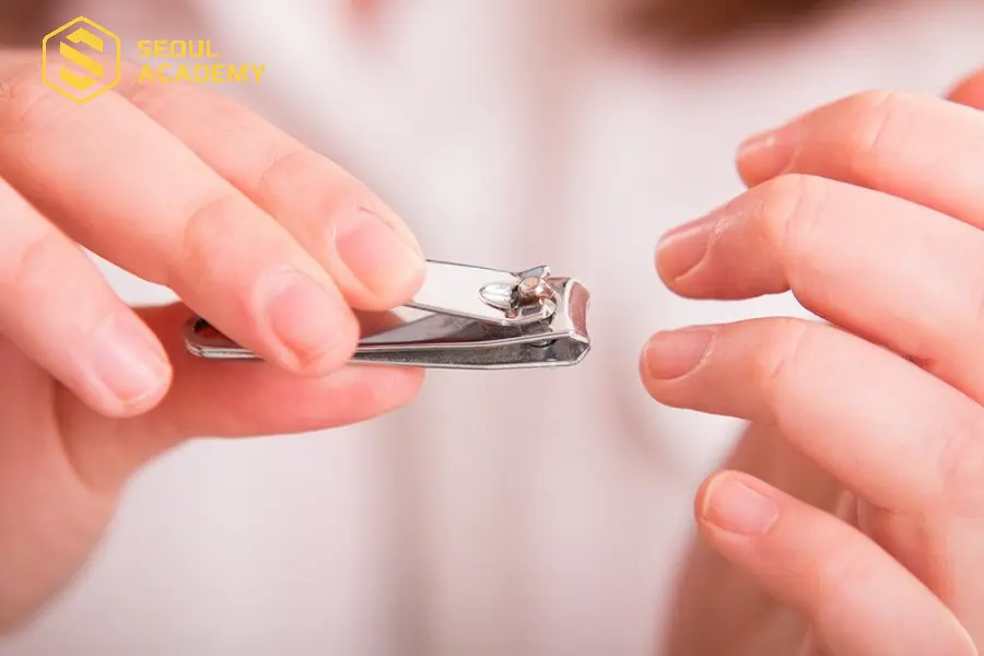 Cắt móng tay xả xui có thật hay không?