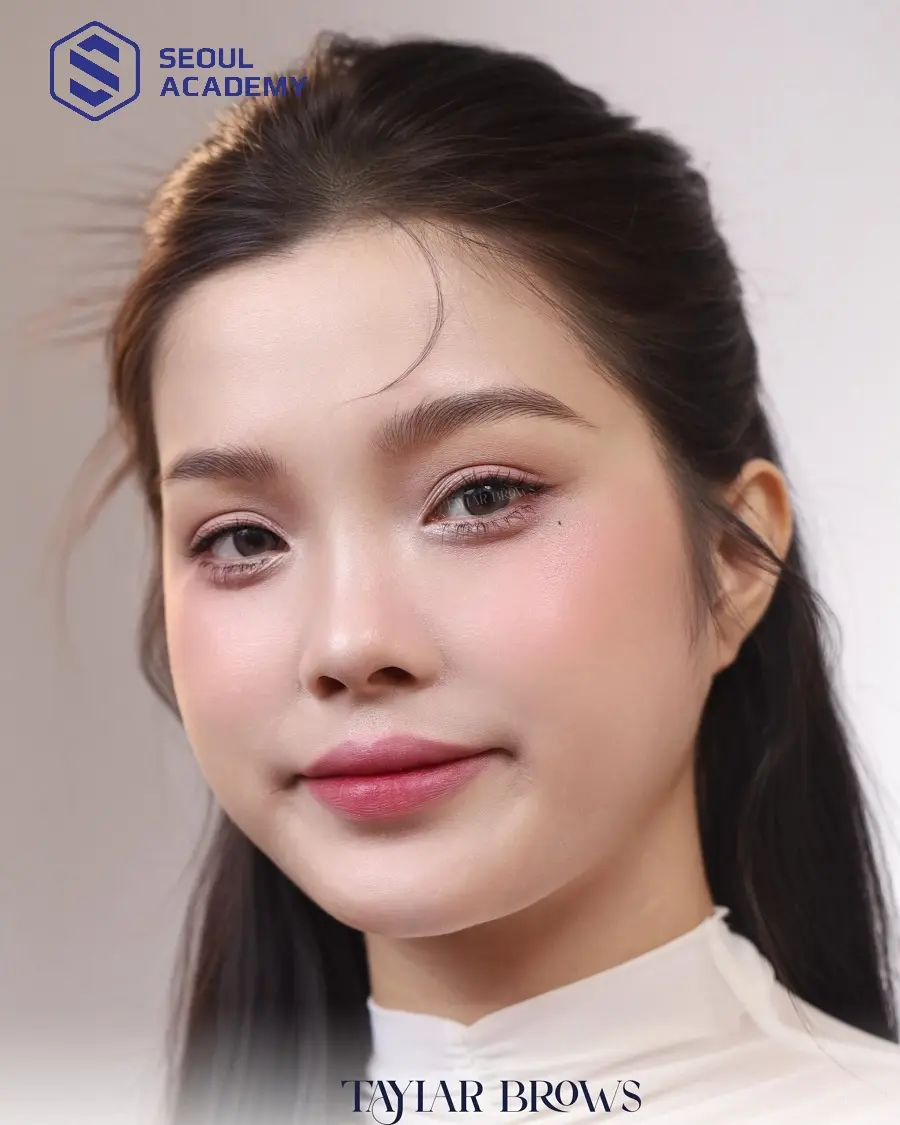Trường hợp lệch nhiều hoặc pigment quá đậm có thể cần xử lý nền màu cũ trước khi thiết kế lại.