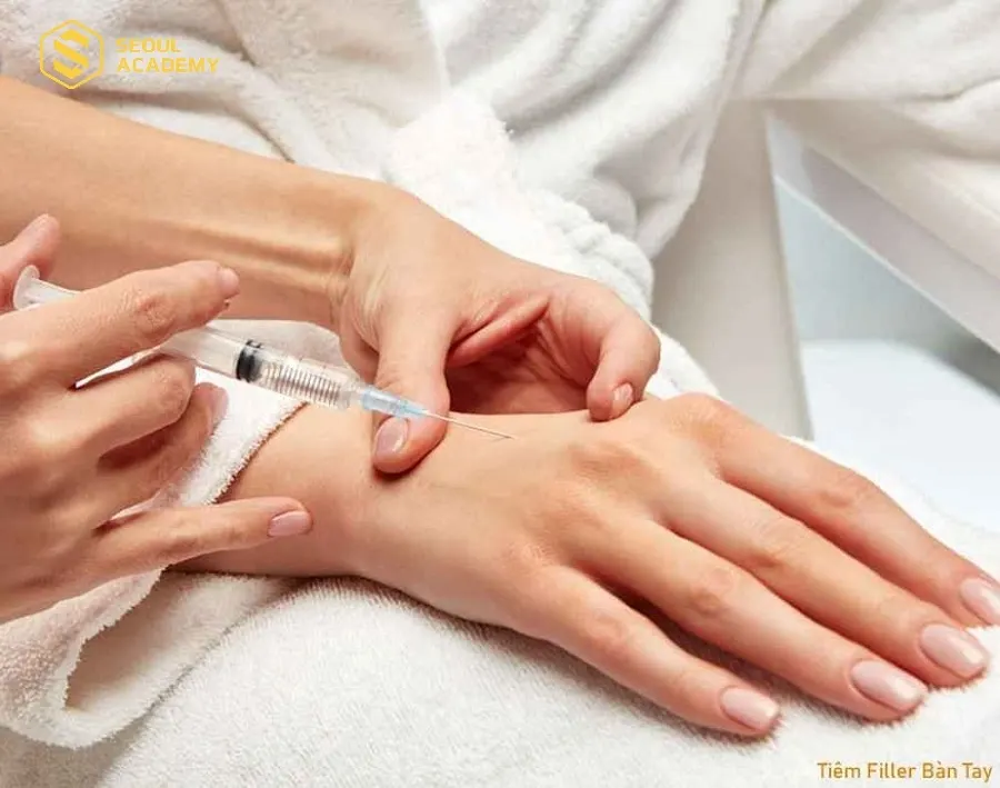 Trẻ hóa da bàn tay bằng công nghệ hiện đại là lựa chọn phù hợp với tình trạng da nhăn nhiều