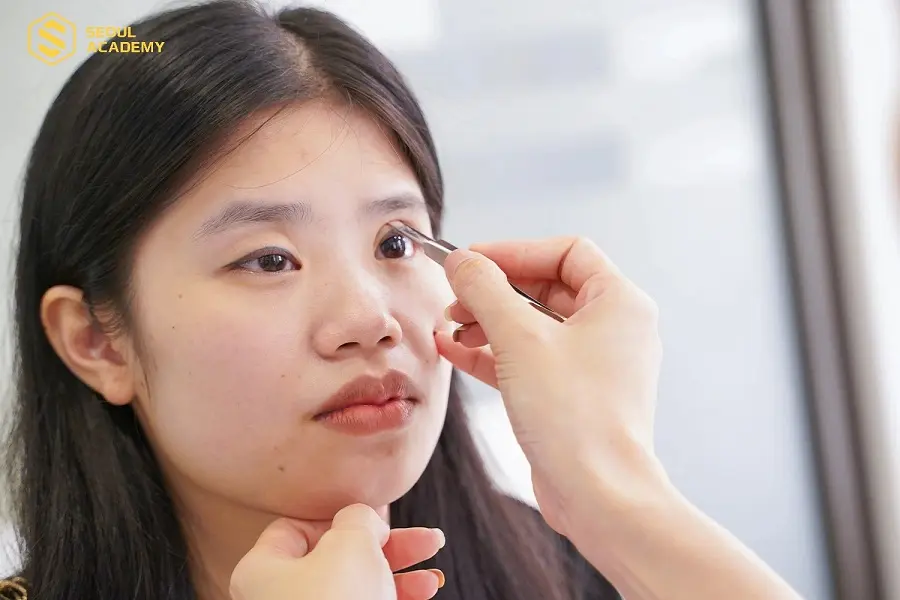 Quy trình phun mí mắt cần được thực hiện theo đúng chuẩn y khoa