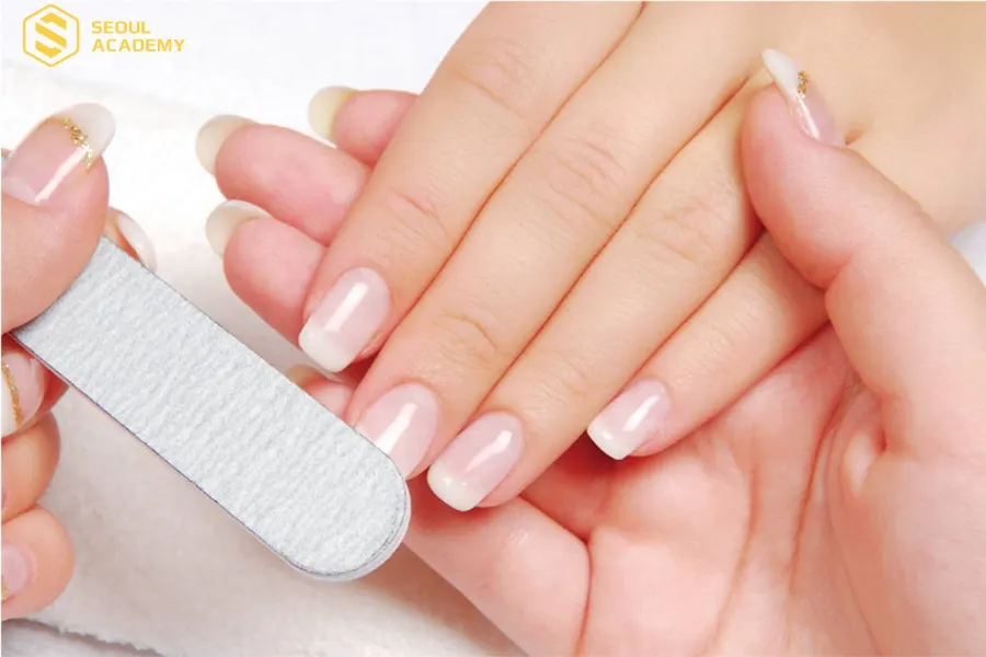 Bạn có thể xử lý tình trang nứt móng ngay tại nhà