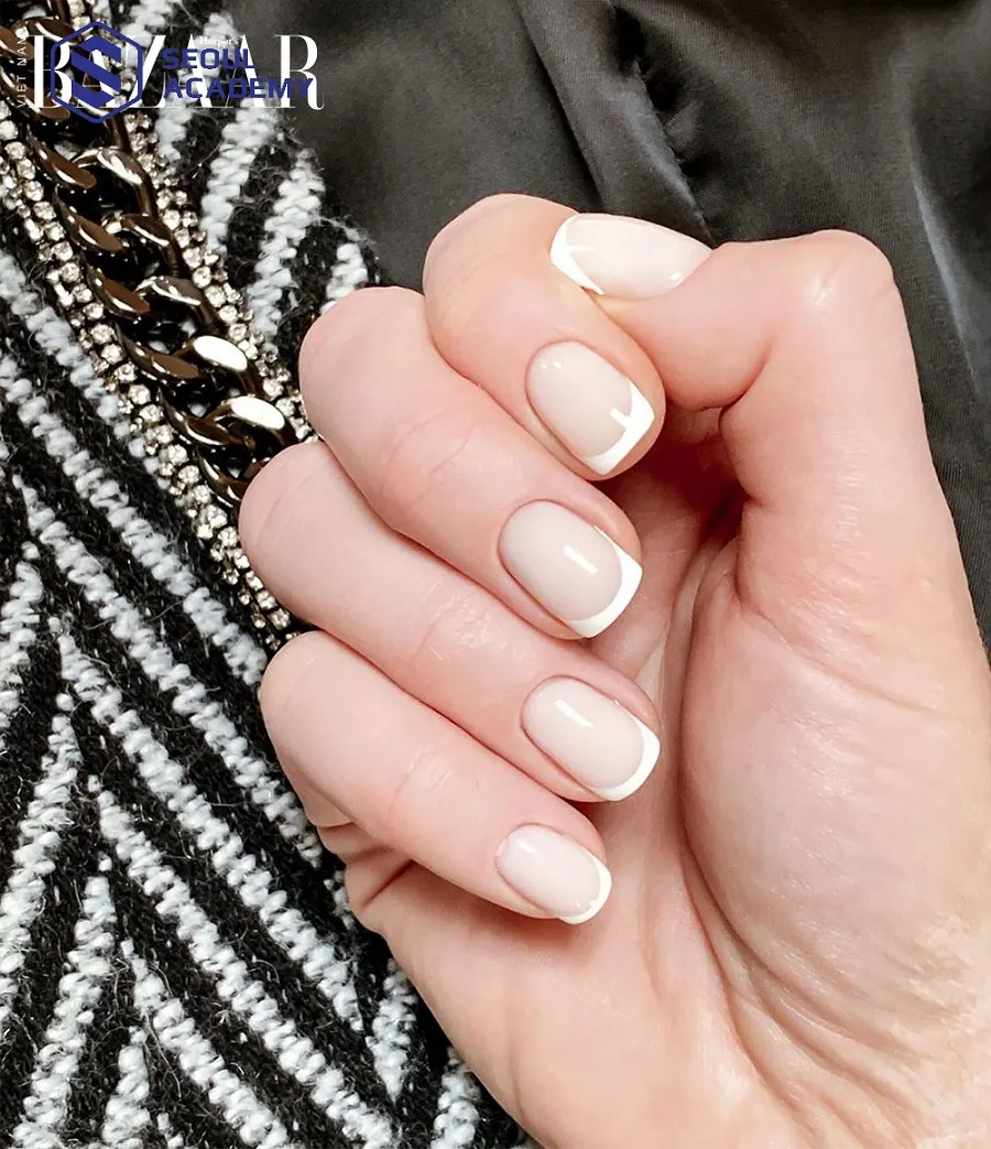 Sơn french là kỹ thuật nail đơn giản, phổ biến