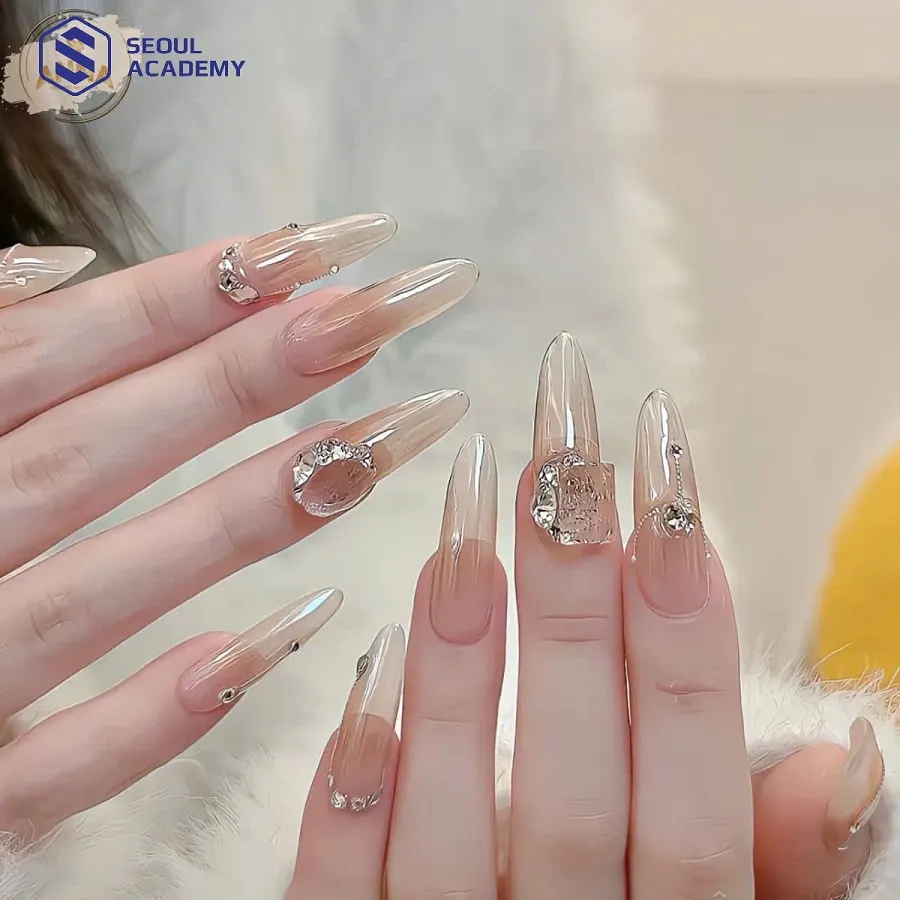 Úp móng là lựa chọn phổ biến của những người có form móng ngắn