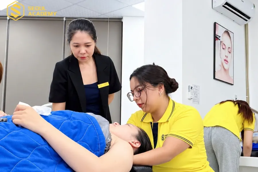 Tại Seoul Academy bạn sẽ được kèm 1:1 và chỉnh sửa từng thao tác