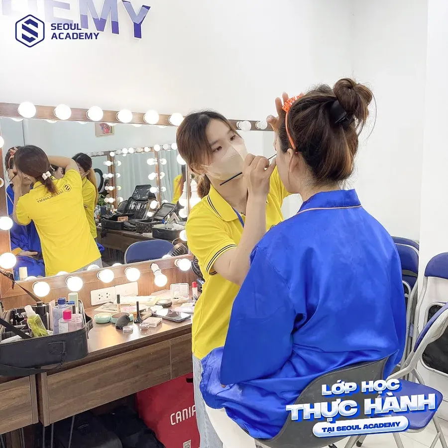 Học trang điểm là lựa chọn học nghề không lo lỗi thời