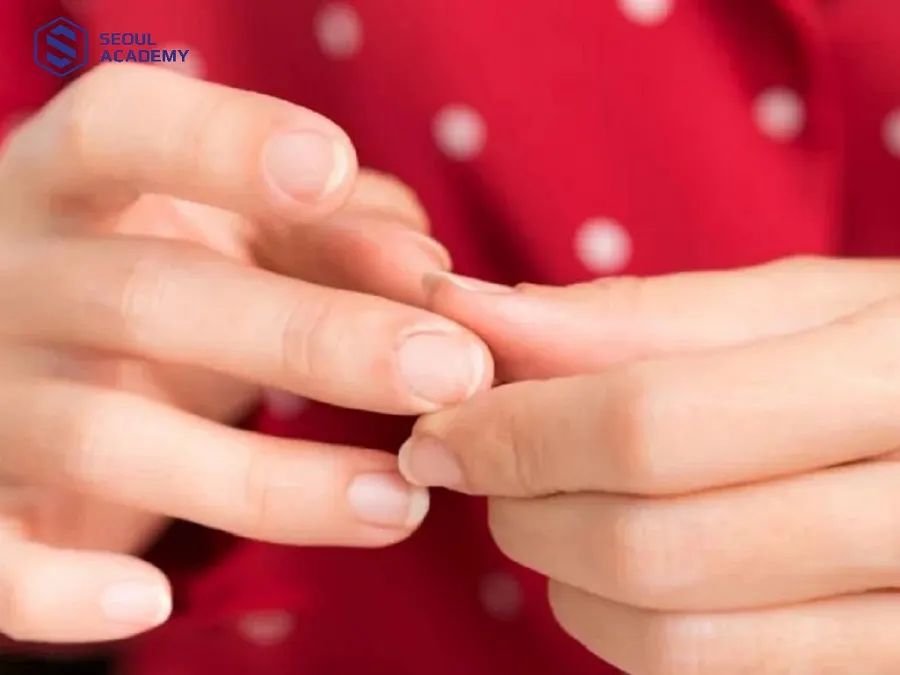Móng bị mỏng yếu, dễ tách lớp khi làm nail với tần suất liên tục
