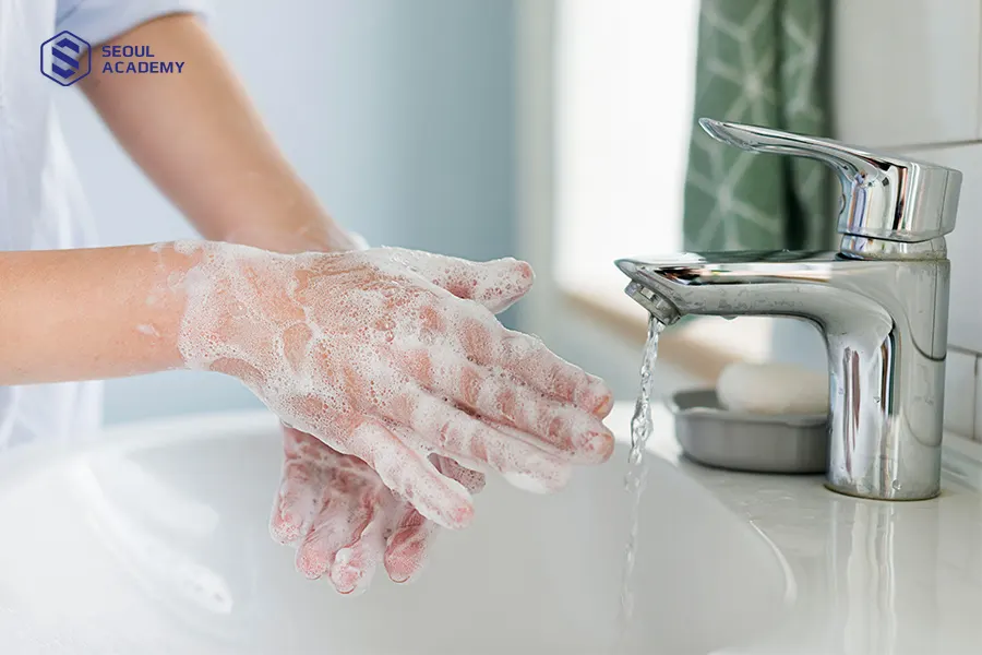 Phải rửa tay sau với xà bông ngay sau khi dính thuốc trừ sâu vào da