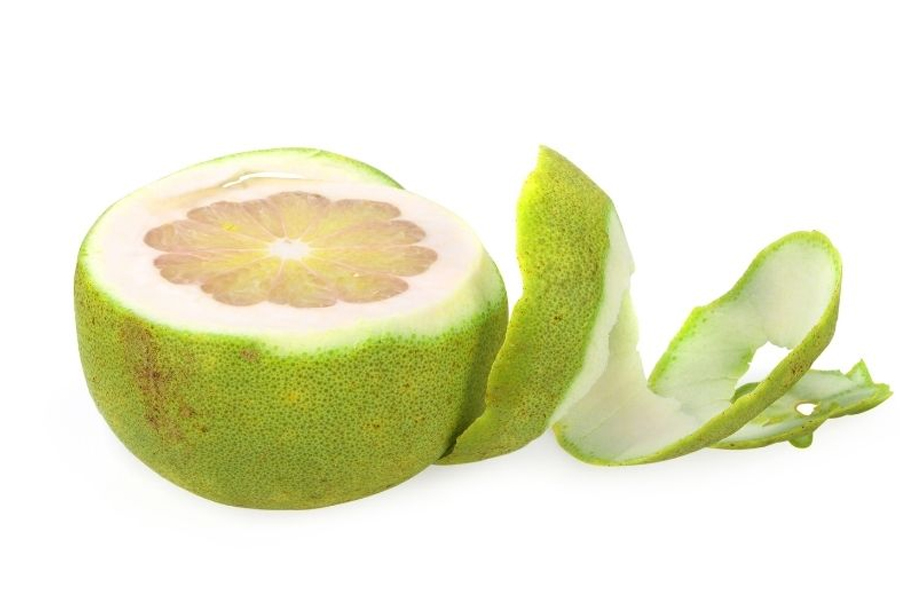 Dùng vỏ bưởi để gội đầu