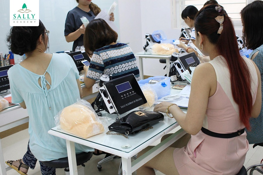 Một khoá học nghề spa tại Sally Academy