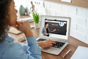 Việc dạy học trực tuyến cũng gặp một số khó khăn nhất định