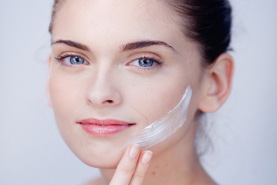 Kem dưỡng ẩm giúp làn da thêm căng bóng và có sức sống