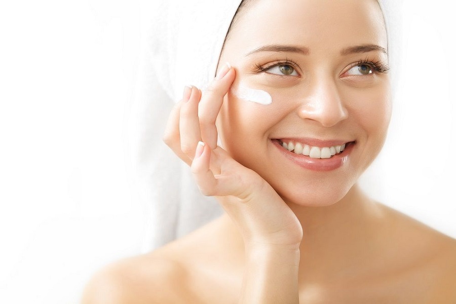 Kem dưỡng da mắt giúp chăm sóc chuyên biệt cho vùng da nhạy cảm này