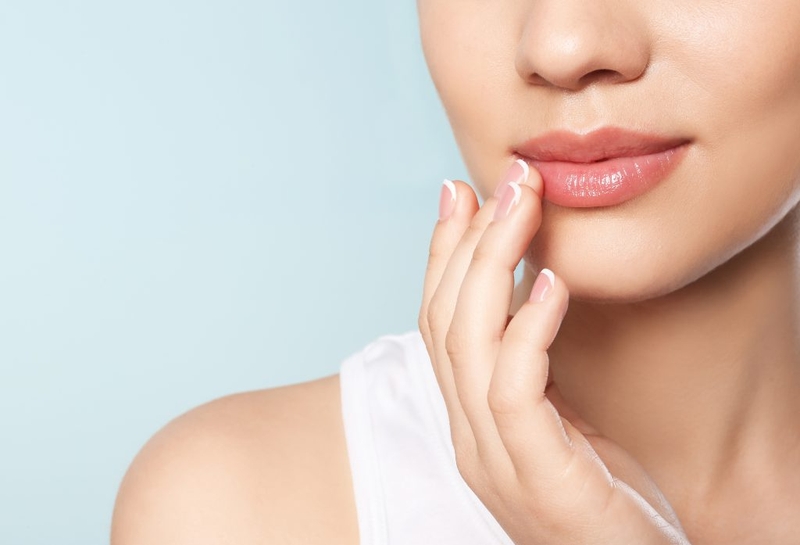 Giải đáp thắc mắc có nên bôi Vitamin E sau khi phun môi và bí quyết sử dụng Vitamin E đúng cách để môi căng mịn, chuẩn màu