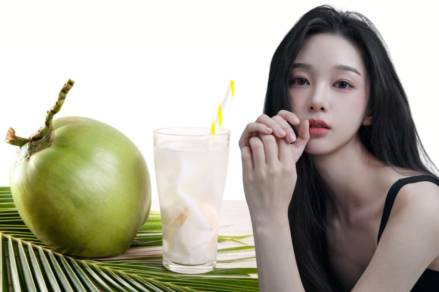 Luôn sử dụng ống hút khi uống nước dừa để giữ bề mặt môi luôn khô ráo trong những ngày đầu