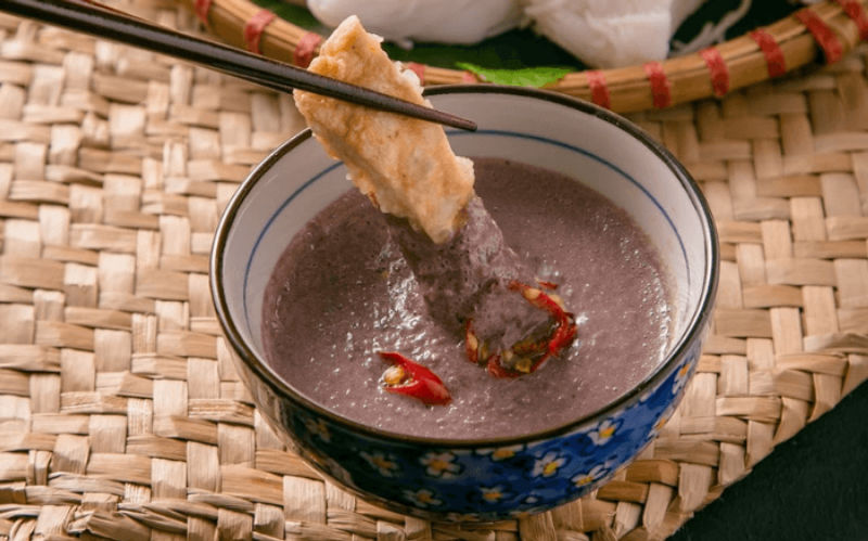 Sau phun môi bạn không được ăn mắm tôm