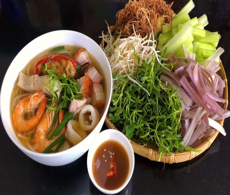Phun xăm môi bạn không được ăn bún mắm