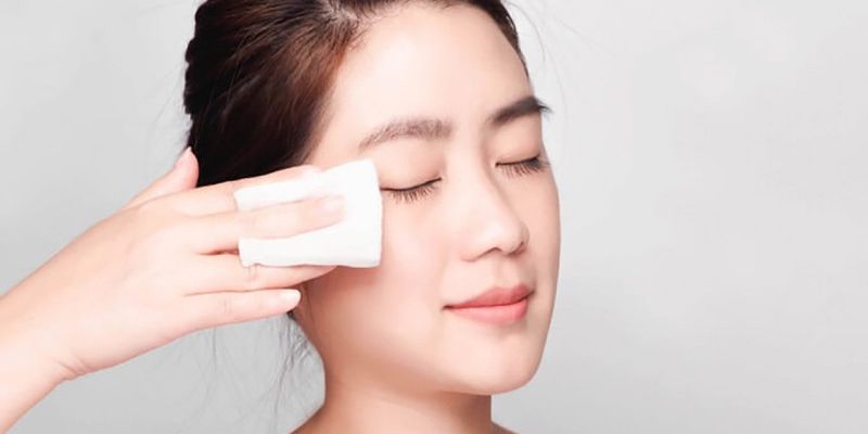 Dùng nước tẩy trang cần lưu ý gì?