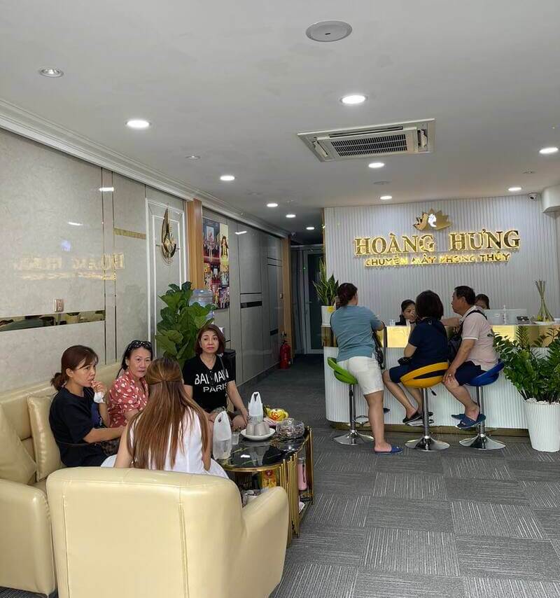 Thẩm mỹ Hoàng Hưng thu hút đông đảo khách hàng đến làm đẹp mỗi ngày