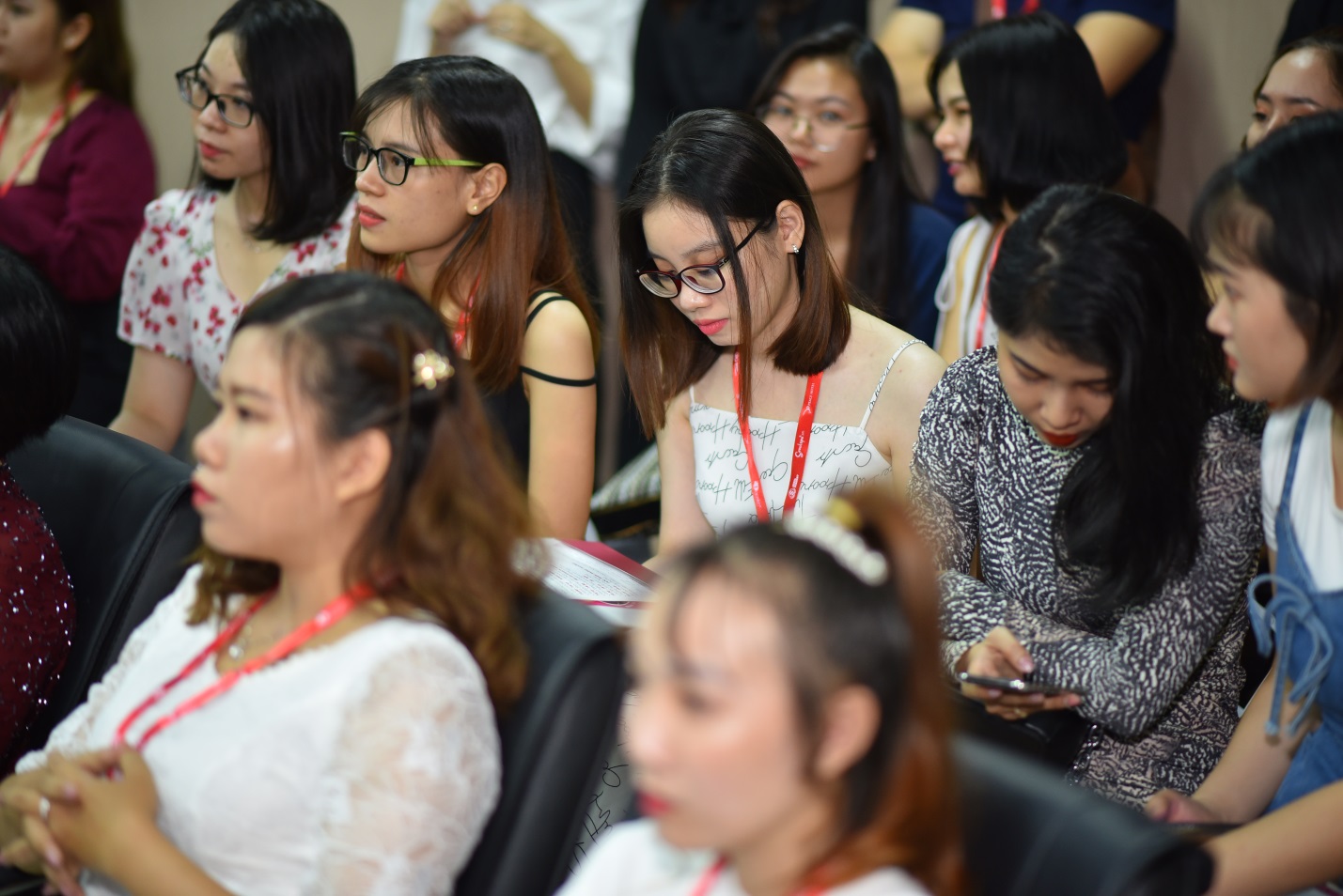 Thẩm mỹ viện Seoul Center còn có đội ngũ nhân viên tư vấn online luôn túc trực sẵn sàng để hỗ trợ khách hàng