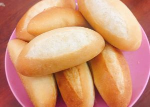 Cắt mí có được ăn bánh mì không?