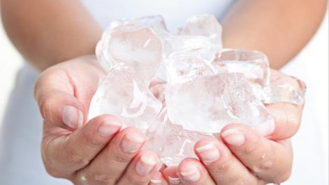 Chườm đá lạnh khi bỏng sẽ làm vết thương trầm trọng hơn