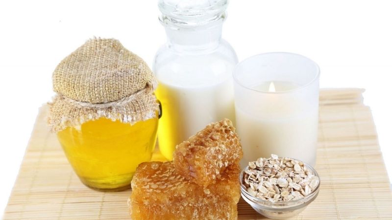 Tắm trắng bằng sữa tươi với mật ong