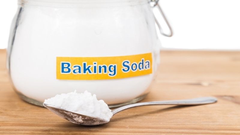 Tắm trắng bằng sữa tươi với baking soda