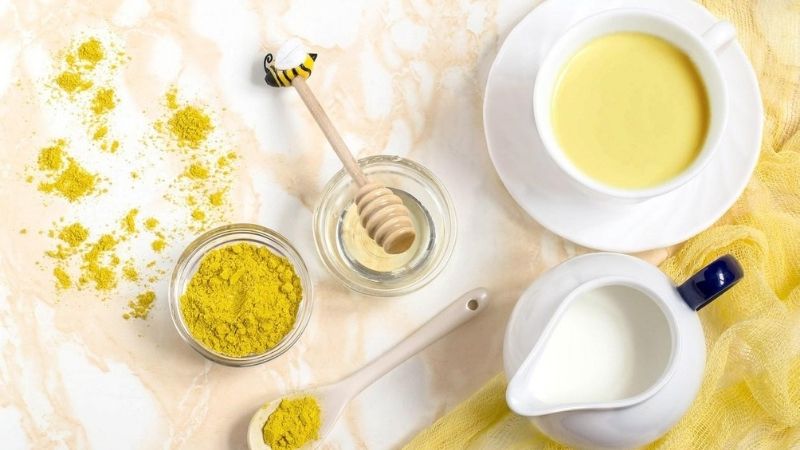 Tắm trắng bằng sữa tươi với nghệ