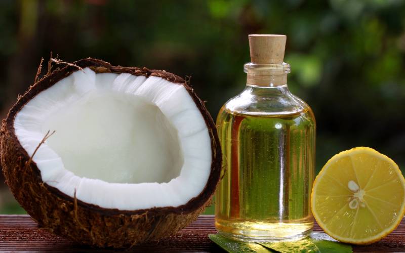 Dầu dừa kết hợp nước cốt chanh giúp làm trắng da
