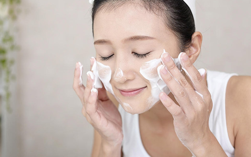 Dùng sữa rửa mặt organic tảo xoắn cũng tương tự các sản phẩm khác