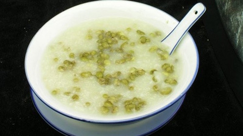 Ăn cháo đậu xanh có thể hỗ trợ giảm béo hiệu quả nhờ đậu xanh giàu chất xơ