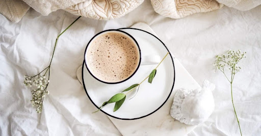 Hấp thụ quá nhiều cafein khiến cơ mắt trở nên nhạy cảm hơn