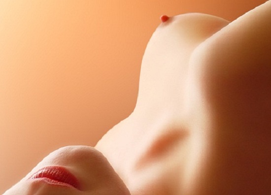 Có nên làm hồng nhũ hoa bằng Vaseline hay không?