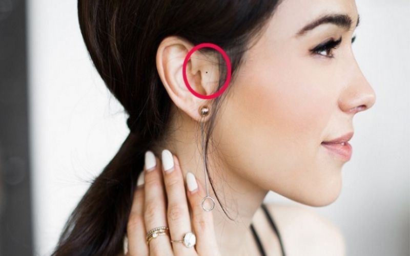 Phụ nữ có nốt ruồi ở tai cho thấy họ là “vợ hiền mẹ đảm” Phụ nữ có nốt ruồi ở tai cho thấy họ là “vợ hiền mẹ đảm”