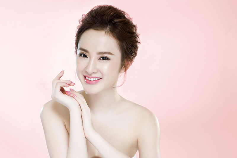 Nước da trắng hồng phù hợp với đại đa số phun màu môi collagen đẹp